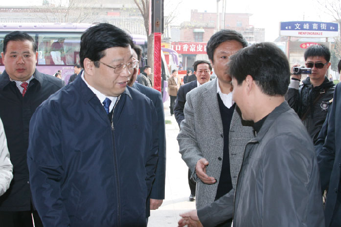2010年安陽(yáng)市原市委書記張廣智、市長(zhǎng)馬林青蒞臨曉田祥總部視察工作
